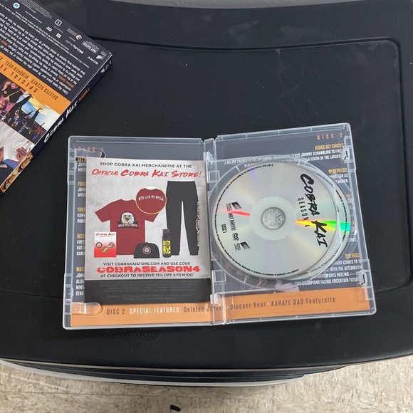 Cobra Kai Season 4 Complete Season - Picture 6 of 12